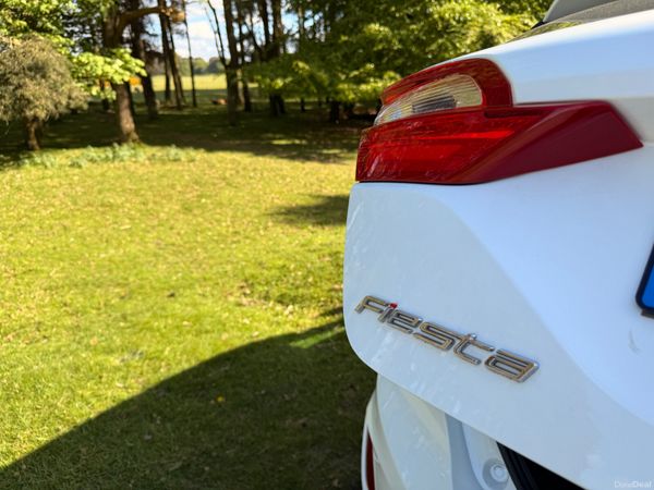 Ford Fiesta 2018 1.1 ZETEC Stunning Car 387344243