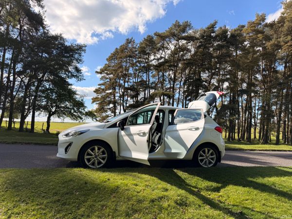Ford Fiesta 2018 1.1 ZETEC Stunning Car 387344253