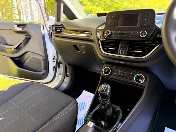 Ford Fiesta 2018 1.1 ZETEC Stunning Car 387344233