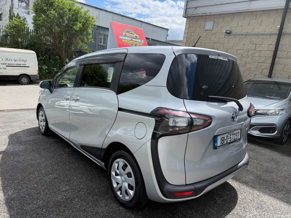 2018 Toyota Sienta 1.5 Hybrid Automatic 387369343