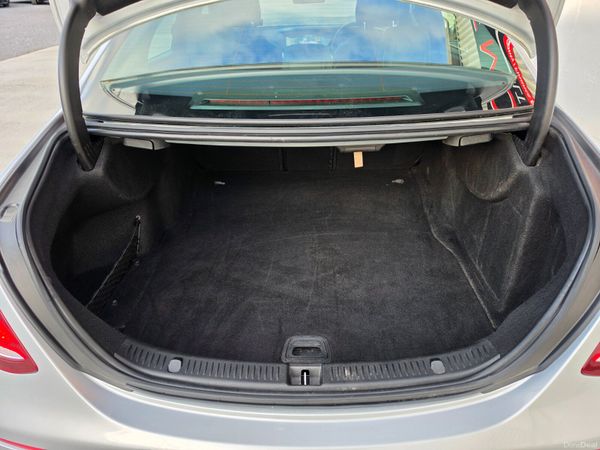 Mercedes-Benz E-Class 2018 387318025