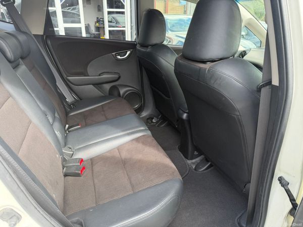 13 HONDA FIT LEATHER SEATS HYBRID 387442365