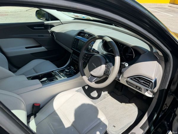 Jaguar XE 2.0D Prestige Automatic 387423191