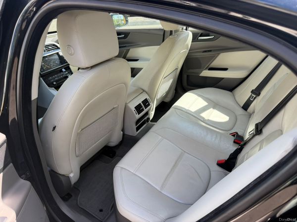 Jaguar XE 2.0D Prestige Automatic 387423197