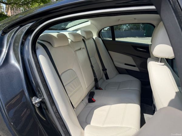 Jaguar XE 2.0D Prestige Automatic 387423199