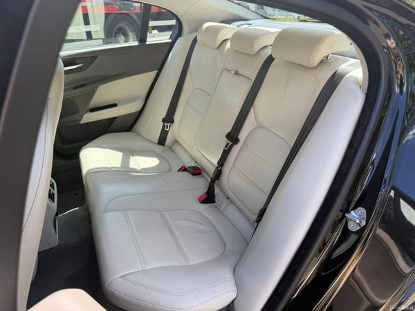 Jaguar XE 2.0D Prestige Automatic 387423203