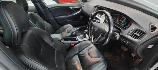2013 Volvo V40 1.6 Petrol Automatic 387685255