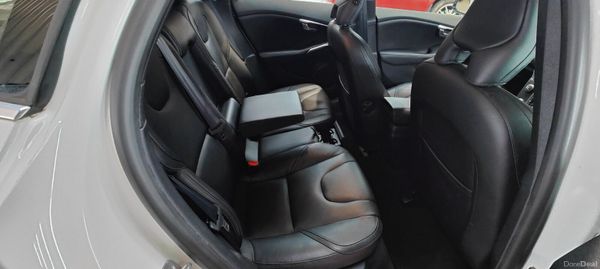 2013 Volvo V40 1.6 Petrol Automatic 387685259