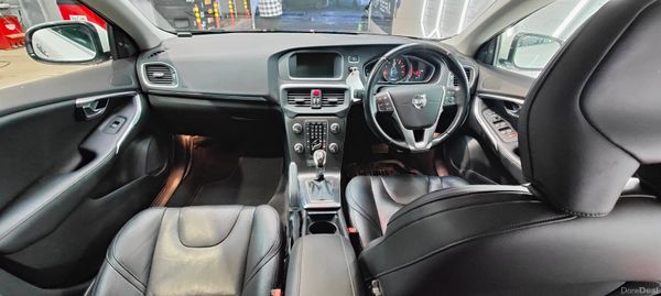 2013 Volvo V40 1.6 Petrol Automatic 387685261