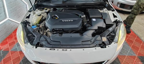 2013 Volvo V40 1.6 Petrol Automatic 387685265