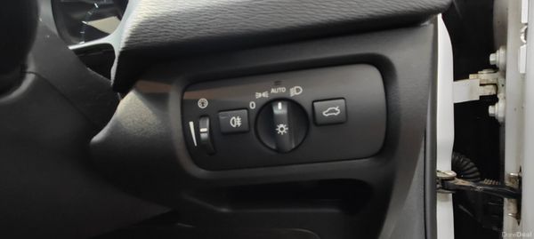 2013 Volvo V40 1.6 Petrol Automatic 387685283