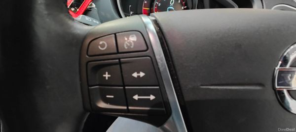 2013 Volvo V40 1.6 Petrol Automatic 387685291
