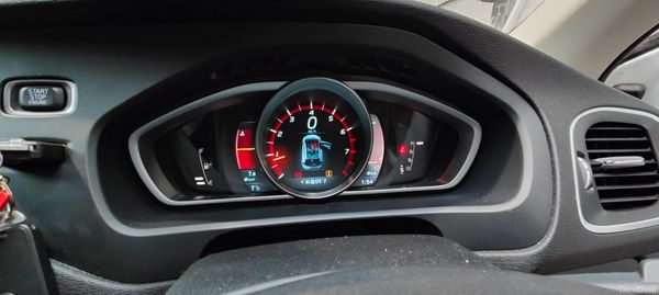 2013 Volvo V40 1.6 Petrol Automatic 387685295