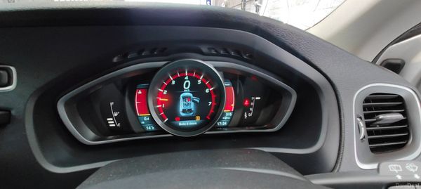 2013 Volvo V40 1.6 Petrol Automatic 387685305