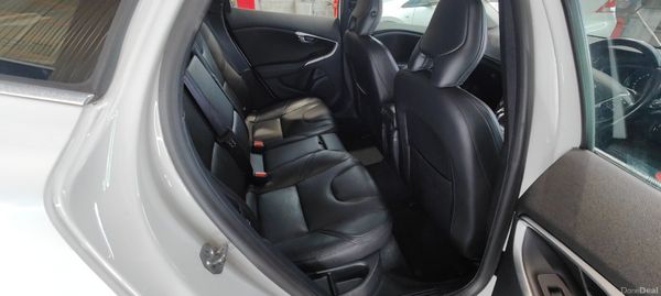 2013 Volvo V40 1.6 Petrol Automatic 387685307