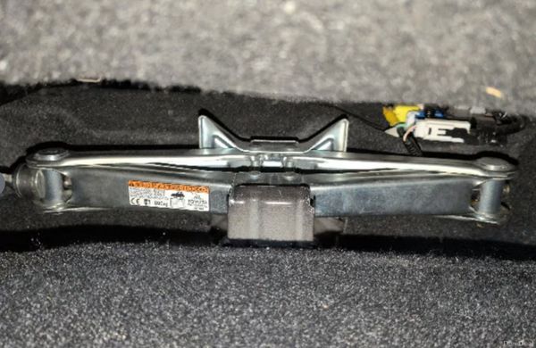 172- Toyota Prius 1.8 Petrol Hybrid 387690955