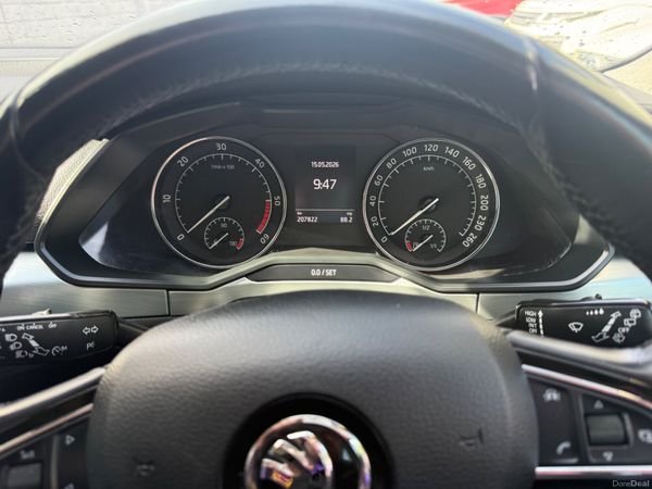Skoda Superb 2018 387613963