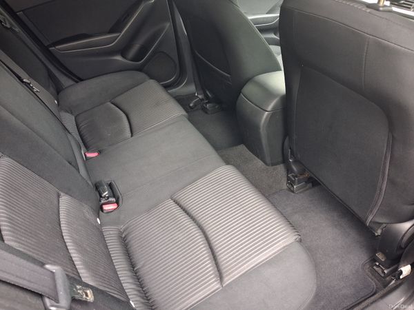141 Mazda Mazda3 2.2D Sport 387758905