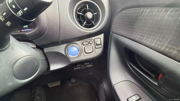 Toyota Vitz 1.5 Hybrid Petrol Auto 2017 387706985