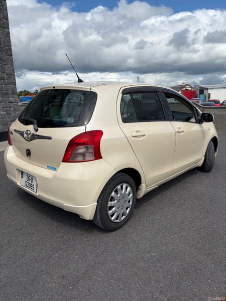 Toyota Vitz 2006 387721359