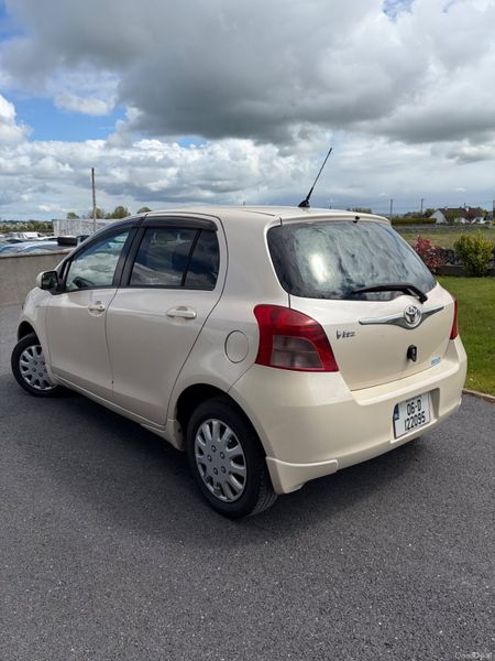Toyota Vitz 2006 387721361