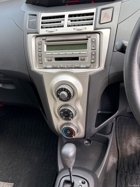 Toyota Vitz 2006 387721363
