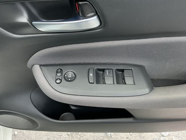 2022 HONDA FIT 1.5 PETROL HYBRID AUTO LOW KMS 387732545