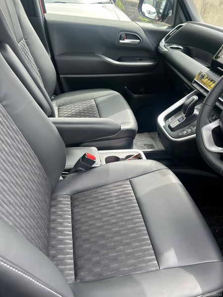 Toyota Noah 2024 7 Seater 387855673