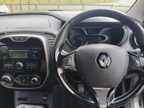 Renault Captur 2016 Low KMs 387912633