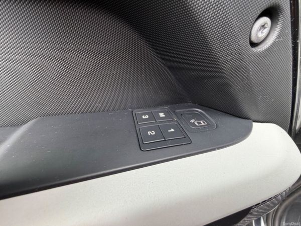 Land Rover Defender 388000385