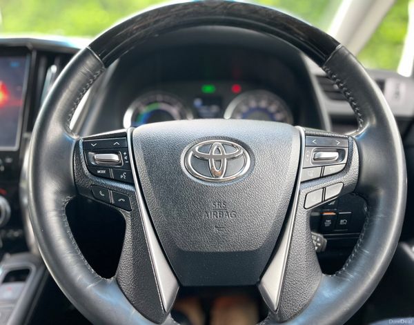 19 Toyota Alphard Hybrid Executive E-Four 4WD 388165121