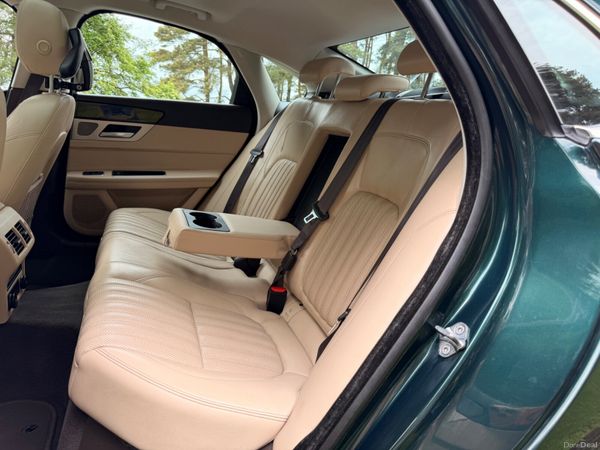 Jaguar XF 2016 Portfolio Diesel Sunroof 388190073