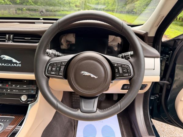 Jaguar XF 2016 Portfolio Diesel Sunroof 388190015