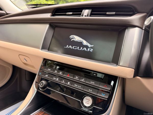 Jaguar XF 2016 Portfolio Diesel Sunroof 388190039