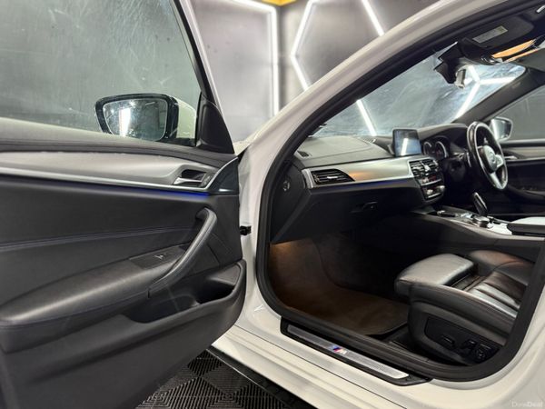 ◼️2018 BMW 530e M-SPORT◼️ 388106821