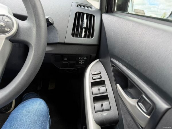 15 TOYOTA PRIUS HYBRID 388135561