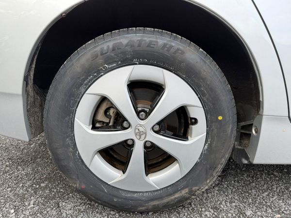 15  TOYOTA PRIUS HYBRID 388136085