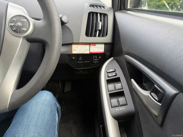 15  TOYOTA PRIUS HYBRID 388136087