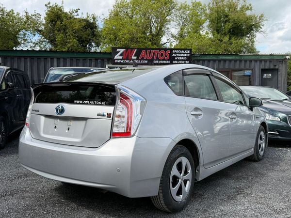 15  TOYOTA PRIUS HYBRID 388136105