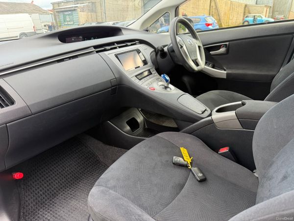 15  TOYOTA PRIUS HYBRID 388136111