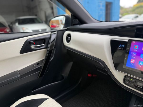 2016 Toyota Auris Hybrid Automatic 388279853