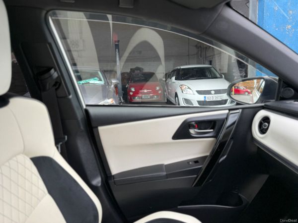 2016 Toyota Auris Hybrid Automatic 388279861