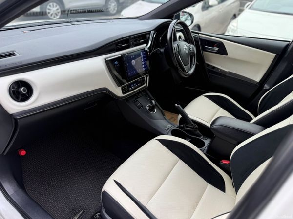 2016 Toyota Auris Hybrid Automatic 388279865