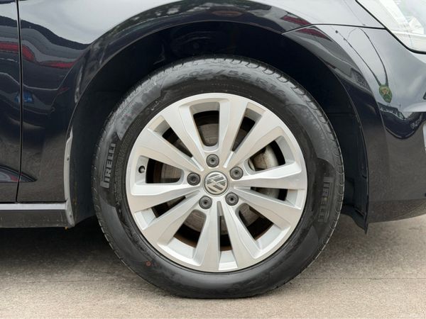 Volkswagen Golf LOW MILEAGE High Spec Auto 388282841