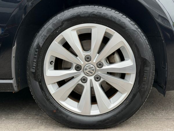 Volkswagen Golf LOW MILEAGE High Spec Auto 388282845