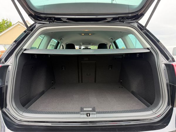 Volkswagen Golf LOW MILEAGE High Spec Auto 388282851