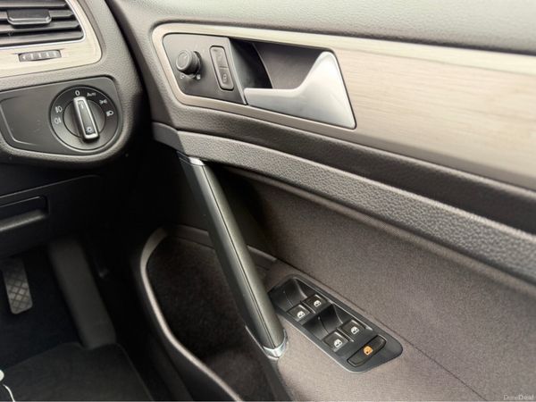 Volkswagen Golf LOW MILEAGE High Spec Auto 388282855