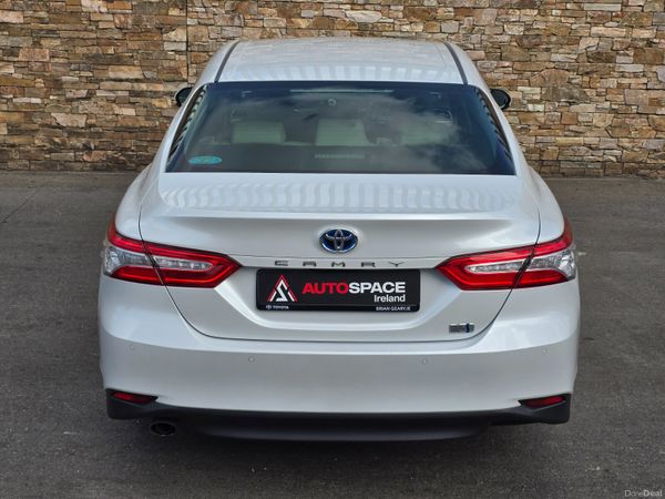 181 Toyota Camry 2.5 Hybrid 388342407