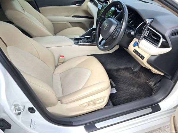 181 Toyota Camry 2.5 Hybrid 388342411