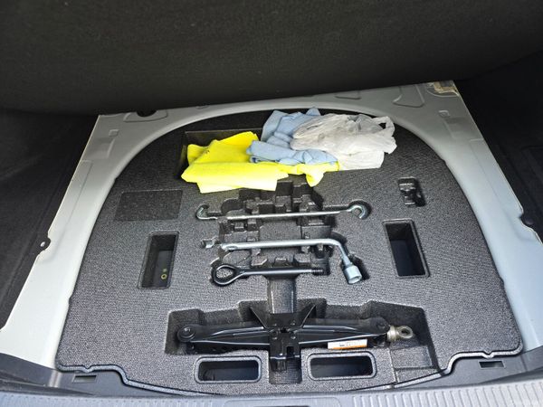181 Toyota Camry 2.5 Hybrid 388342439